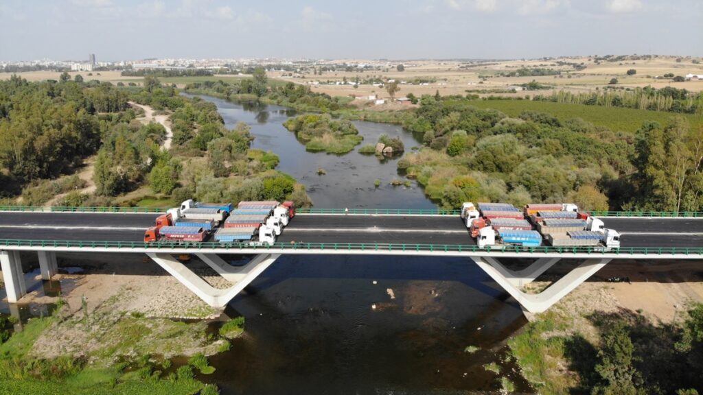 Imagen prueba carga puente guadiana